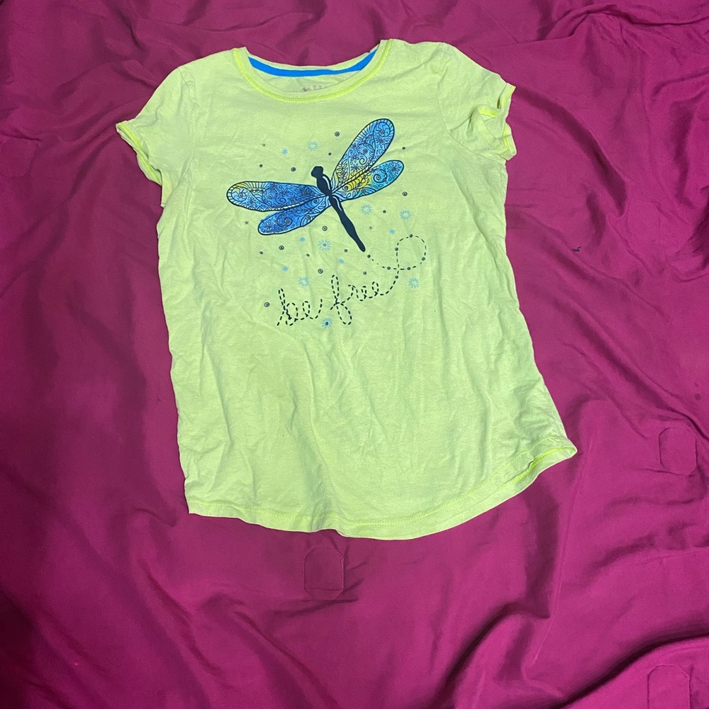 Cute “Be free” shirt